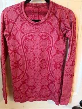 lululemon Pink/red Patterned Long Sleeve swiftly tech
